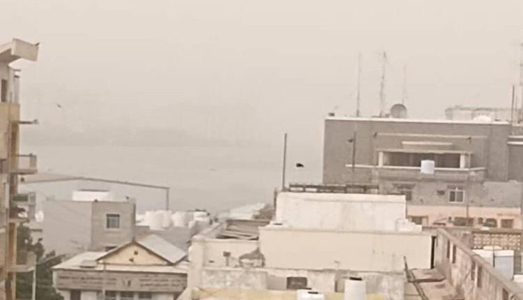 عاصفة رملية تضرب العاصمة عدن ولحج