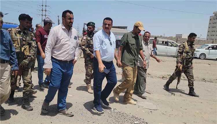 الداؤودي يطلع على أعمال إزالة الأتربة ويؤكد مواصلة تحسين البنية الحضرية