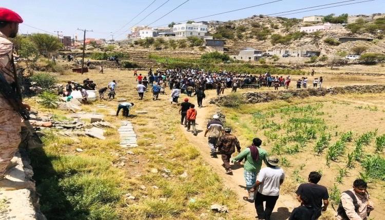 في موكب جنائزي مهيب.. أبناء الشعيب يشيعون جثمان المغدور به 