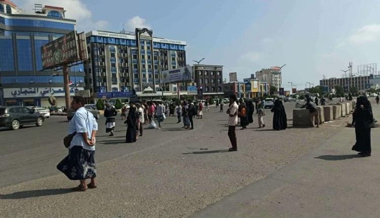 أزمة الغاز تشل حركة المواصلات وتفاقم معاناة المواطنين في العاصمة عدن