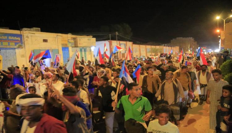 تفويض مطلق للزُبيدي.. مسيرة جماهيرية في القطن تؤكد الثوابت الجنوبية
