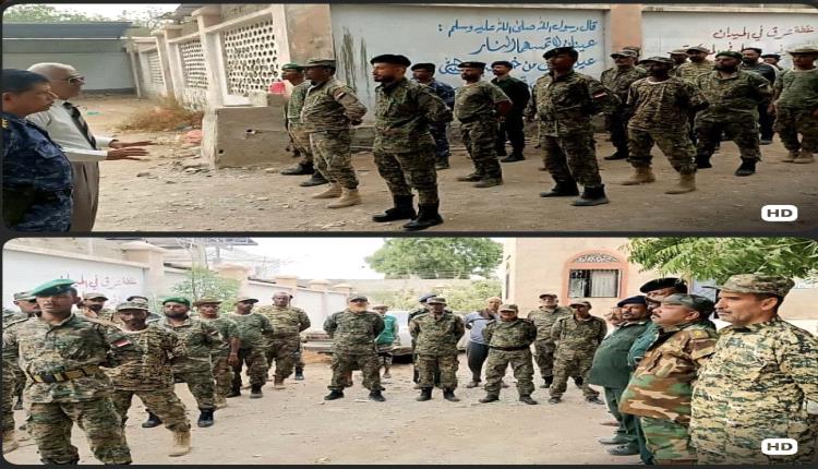 ضمن البرنامج التوعوي.. مدير إدارة التوجيه بشرطة العاصمة عدن ينفذ نزولًا ميدانيًا إلى قسم شرطة البساتين ويؤكد على الانضباط وحسن معاملة المواطنين