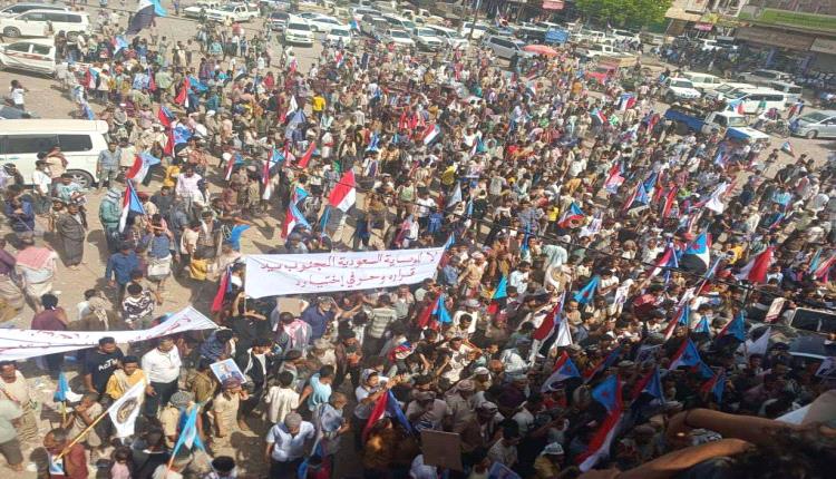 مسيرة جماهيرية حاشدة في ردفان تؤكد التمسك باستعادة الدولة الجنوبية ورفض الوصاية