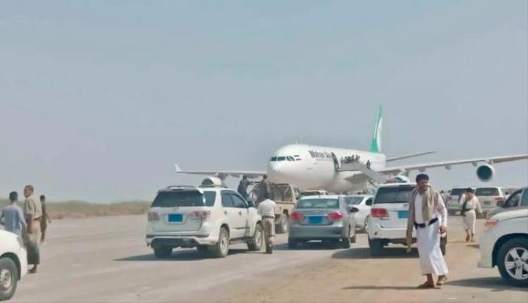 الحصار الأمريكي يدفع إيـ,ـران إلى تسـ,ـليح الحـ,ـوثي جوًا 