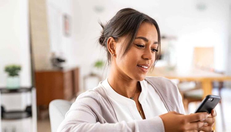 دراسة: تصفح المحتوى السلبي على الإنترنت قد يزيد القلق والاكتئاب