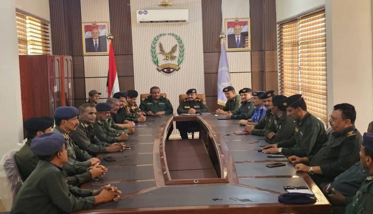 مدير عام شرطة شبوة يترأس اجتماعا أمنياً موسعاً ويوجّه برفع الجاهزية والسيطرة الميدانية إلى الدرجة القصوى