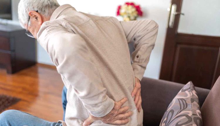 فقدان العضلات بعد الخمسين.. مقدمة لآلام الظهر وصعوبة الحركة