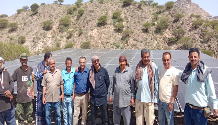 مدير عام الشعيب يدشن الضخ التجريبي لمشروع مياه قرية المحجر والممول من قبل رجال الخير في المديرية
