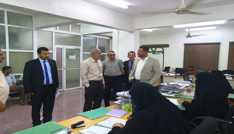 رئيس المؤسسة العامة للتأمينات الاجتماعية يتفقد سير العمل بفرع عدن