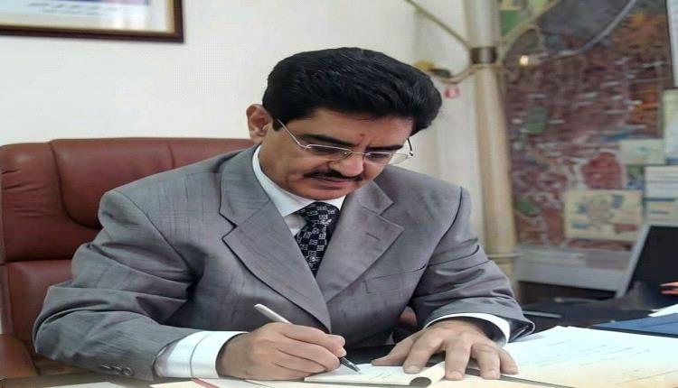 «فائض الولاء».. أحمد عبداللاه ينتقد «انقلاب» الإعلاميين والسياسيين وتحولهم إلى «روبوتات توجيه»