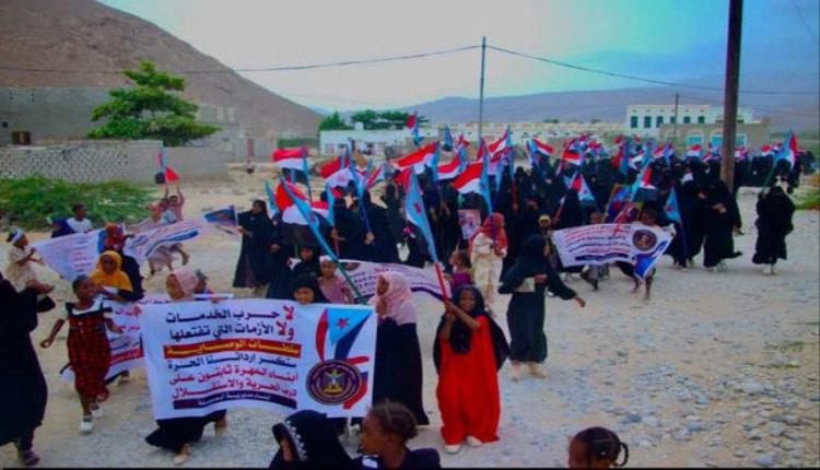 خلال مسيرة.. حرائر المسيلة يرفضن سياسة التجويع وتردي الأوضاع المعيشية