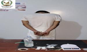 مكافحة المـ.ـخدرات بشبوة تحيل متهمًا بترويج المواد المخـ.ـدرة إلى النيابة الجزائية المتخصصة 