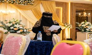 الأستاذة نجوى محسن سالم.. صوت داعم لقضايا المرأة والطفل في محافظة أبين