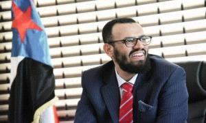 هاني بن بريك يسخر من تنصل التحالف: هل أصبحت وزارة الدفاع اليمنية فجأة قادرة على قصف مطار صنعاء؟