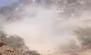 غبار كثيف يعصف بطريق الصحى–كربا في لحج ومطالبات بإصلاحه