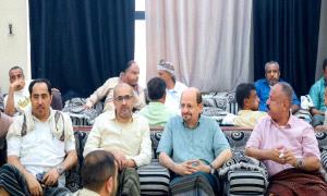 رئيس الوزراء وزير الخارجية يحضر في عدن مجلسي عزاء الفقيدين الكحيل وأمزربة
