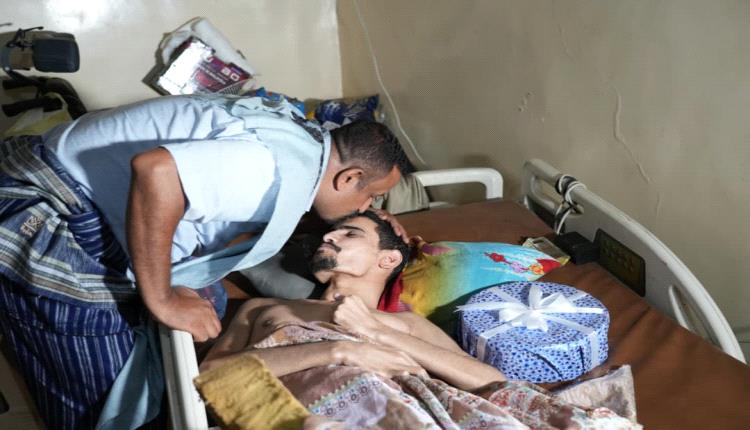 الوكيل النوبة يختتم زياراته العيدية للجرحى المقعدين بعدن ويطالب بإنصافهم  وتنفيذ ترقياتهم المستحقة