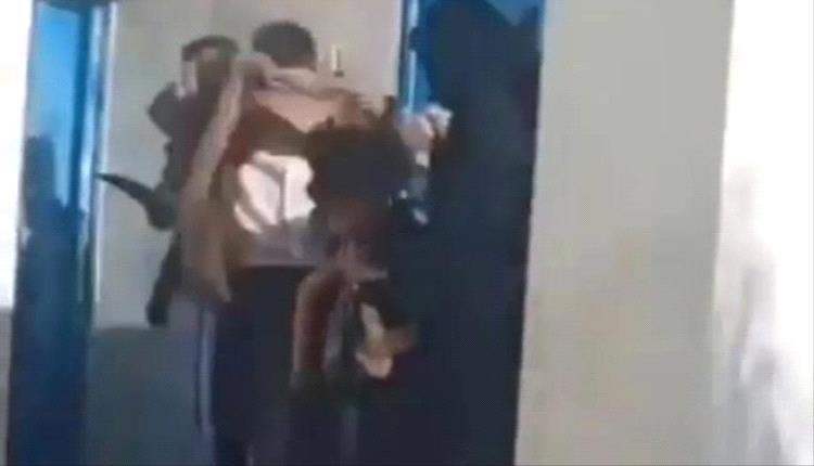إهمال حو.ثي .. طفل يفقد يده داخل حديقة حيوان صنعاء وسط غياب أبسط معايير السلامة