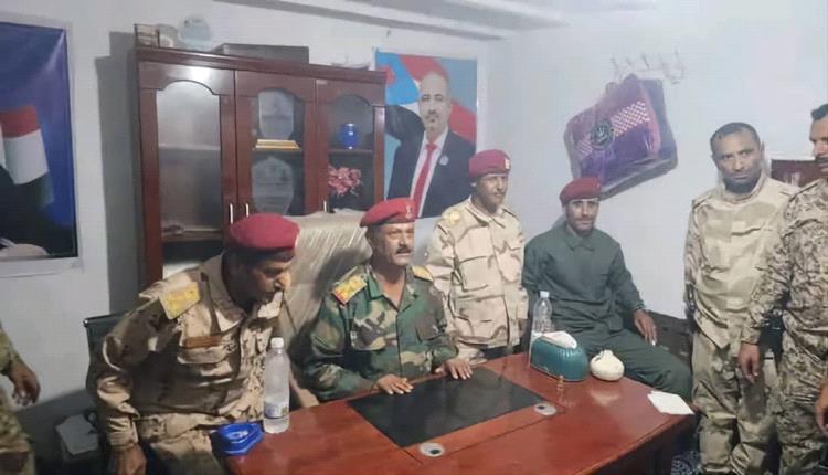 قيادة القوات البرية الجنوبية تتفقد المرابطين في جبهة الضالع وتنقل تهاني الرئيس الزُبيدي بمناسبة عيد الأضحى المبارك