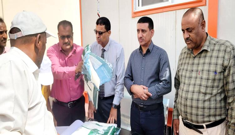 صحة لحج تدشن توزيع 600 ناموسية لـ300 أسرة في كود الزغبري بتبن وتطلق نداء لدعم المنطقة الموبوءة
