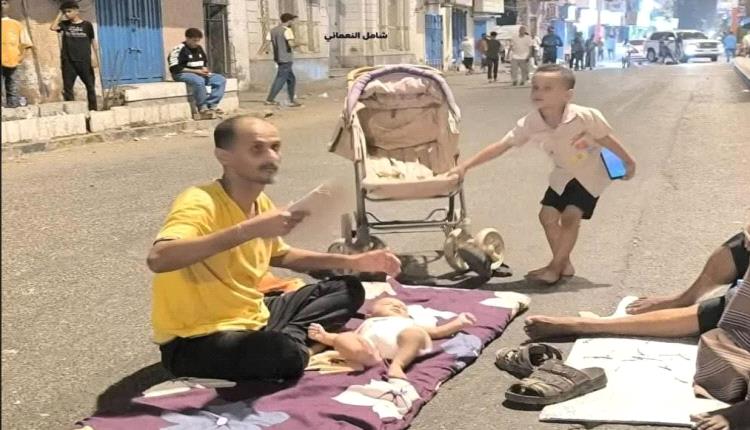 عدن تنام في الشوارع لليوم الثاني.. "ثورة الفرشان" تحوّل أزمة الكهرباء إلى انفجار غضب معيشي وخدمي