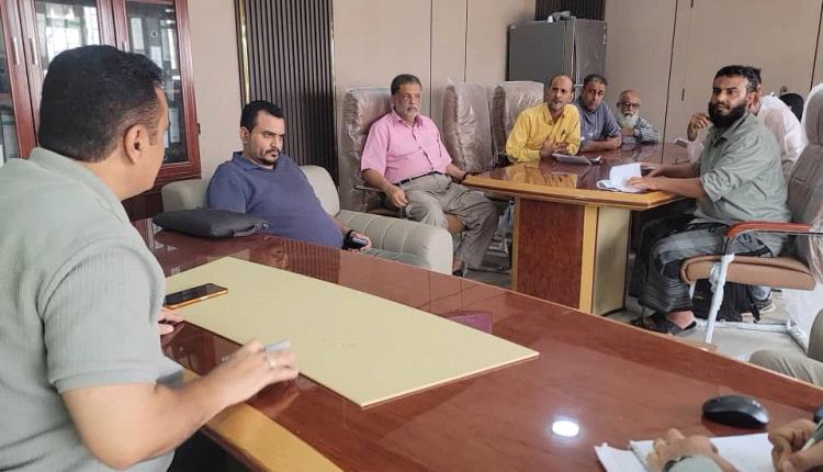 "الداؤودي" يوجه بضبط كافة المنشآت التجارية المخالفة بمديرية البريقة
