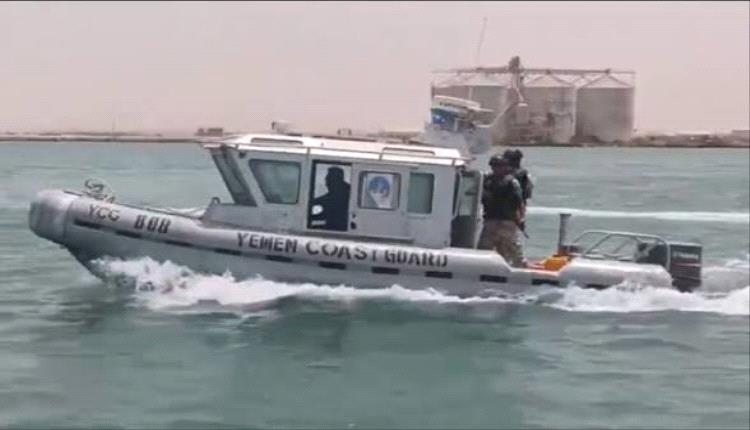 خفر السواحل اليمني ينقذ 22 شخصاً بعد تعطل قارب قبالة سواحل المهرة