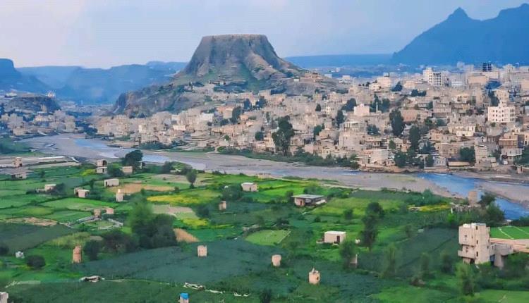دمت.. مدينة الأحلام والينابيع الساخنة
