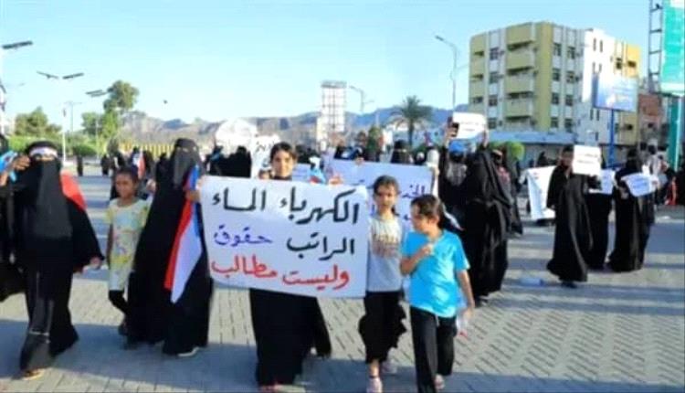 الترف الحكومي في زمن الجوع... حين تتحول معاناة الشعب إلى فاتورة مؤجلة