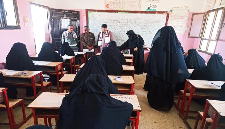 مديرة إدارة التعليم بانتقالي أبين تتفقد سير امتحانات الثانوية العامة في منطقة شقرة الساحلية