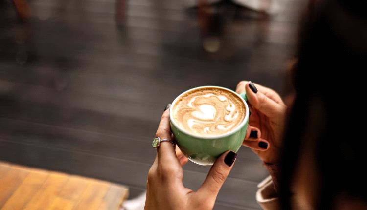 قبل الإفطار أم بعده.. متى تشرب قهوتك صباحاً؟