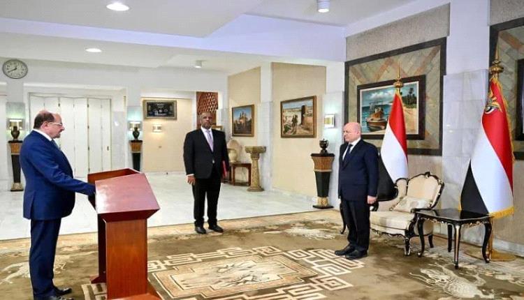 حكومة "الزنداني".. غياب عن الواقع وحل الأزمات بالوعود