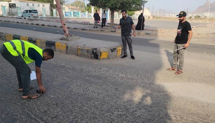 "الداؤودي" يوجه بحصر كافة الطرق الرئيسية المتهالكة في مديرية البريقة