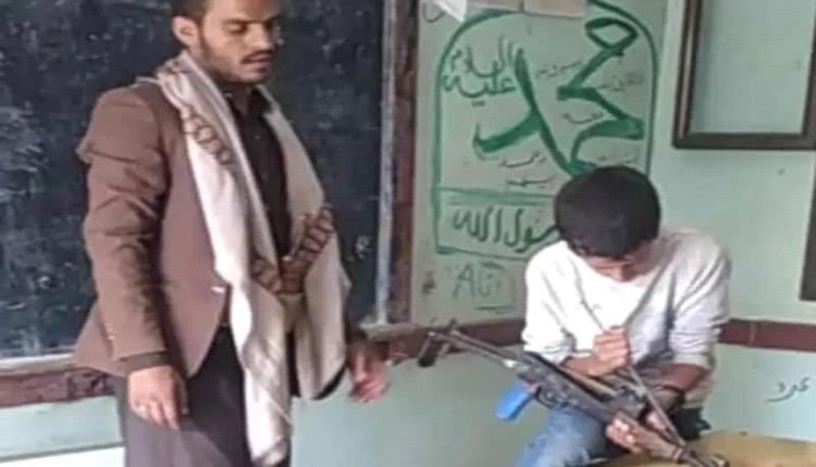 مدارس بلا طلاب ومعلمون بلا رواتب.. الحو.ثيون يخنقون التعليم