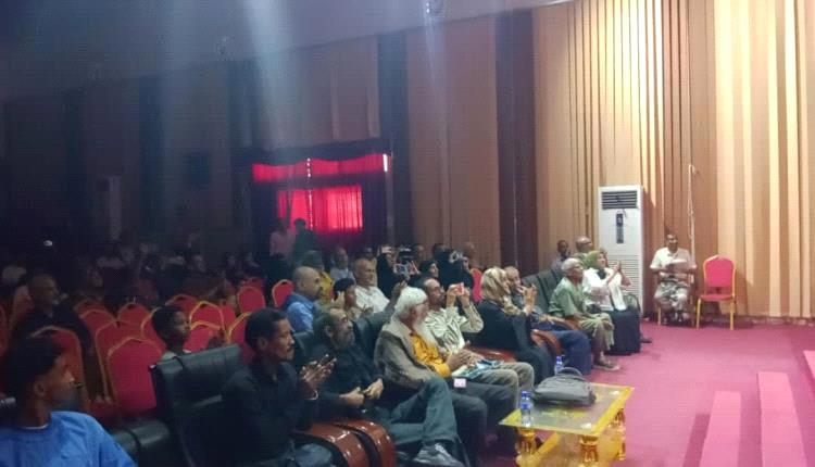 رسائل وطنية وإنسانية على خشبة مسرح رائد طه في عدن