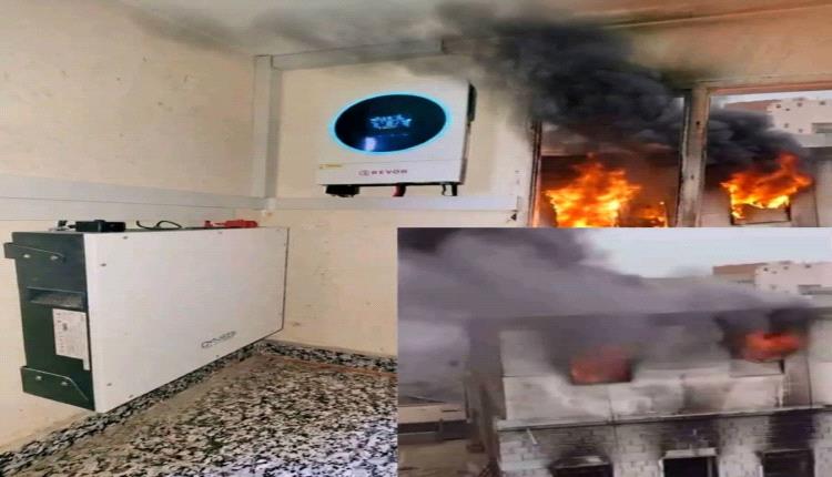 كارثة كادت تتحول إلى مأساة في عدن.. انفـ.ـجار بطاريات منظومة شمسية يشعل حريقاً هائلًا ويلتهم منزلًا بالكامل