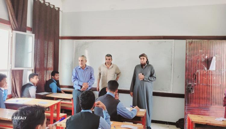 مدير عام مكتب التربية والتعليم بالضالع يختتم نزوله الميداني والإشرافي تزامناً مع اختتام اختبارات الثانوية العامة