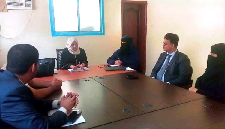اللجنة الوطنية اليمنية تبحث ٱليات التعاون مع جمعية المستشارين وال..