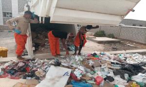 صندوق النظافة بأحور ينفذ حملة لإزالة المكدسات النفاياتية المتراكمة منذ عيد الأضحى من حرم مستشفى أحور العام
