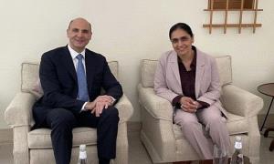 السفيرة البريطانية تؤكد دعم بلادها للإصلاحات الاقتصادية في اليمن خلال مباحثات مع صندوق النقد الدولي