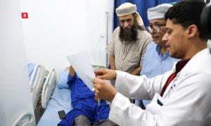 بتوجيهات المحرمي.. لجنة تتفقُّد جرحى انفجار الممدارة وتشكيل فريق طبي لنقل من يستدعي علاجهم في الخارج