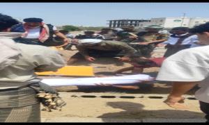 قائد قوات الأمن الوطني بمحافظة لحج يشارك في تشييع الفقيد مطر وضاح السلمي