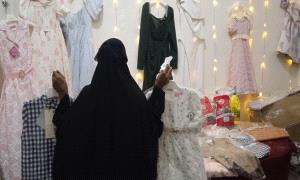 "ذو النورين" و"بن شعيله" توزعان كسوة العيد ومواد غذائية على أسر شهداء شرطة السير في عدن