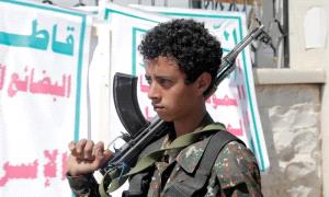 تعبئة وتجنيد وحرمان من التعليم.. الحو.ثيون يواصلون العبث بمستقبل الأطفال