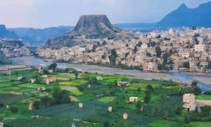 دمت.. مدينة الأحلام والينابيع الساخنة