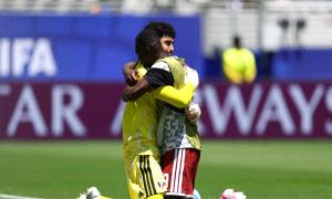 بطل المباراة.. بكاء حارس منتخب قطر أبوندى بعد التعادل مع سويسرا
