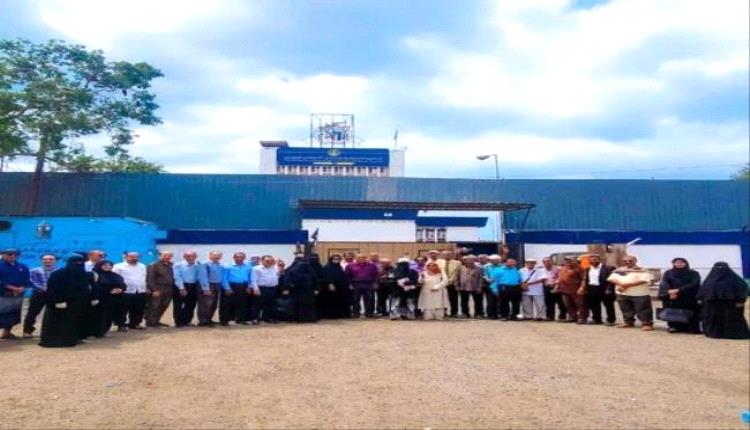 أعضاء عمومية الانتقالي يواصلون وقفاتهم الاحتجاجية للأسبوع الثاني