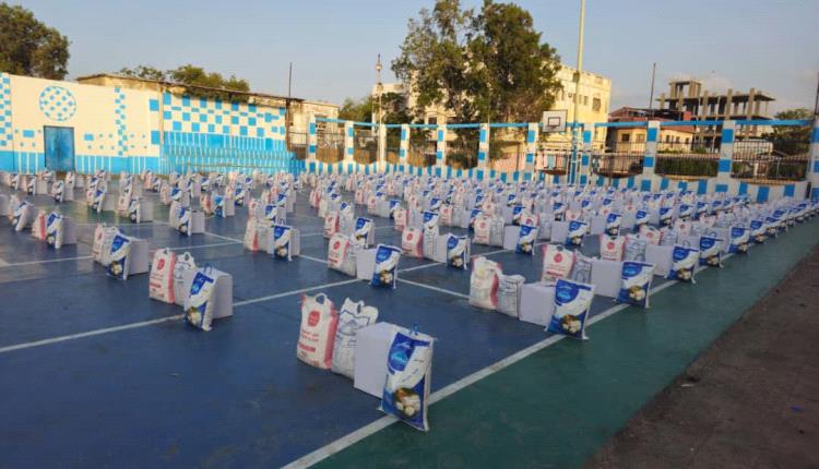 بدعم قيادة القوات المشتركة.. مبادرة العبيدي توزع السلة الغذائية على الأسر المحتاجة في عدن