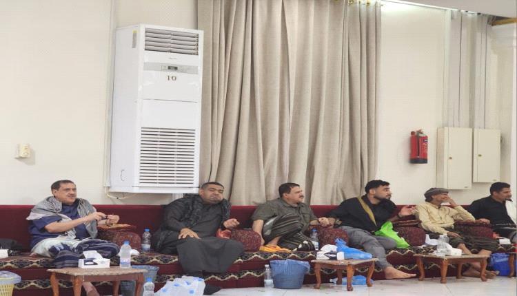 قيادات أمنية ومجتمعية تؤدي واجب العزاء في وفاة العميد وحيد عبدالوالي بعدن