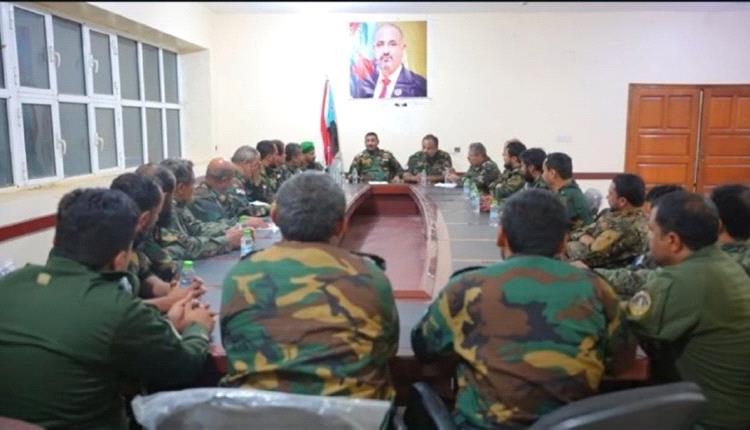 المقدم الشبحي يعقد اجتماعاً موسعاً لقيادات الأمن الجنوبي في يافع ويؤكد رفع الجاهزية الأمنية